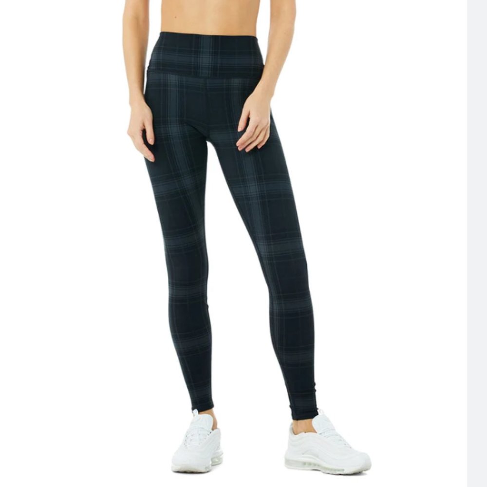 Alo Yoga Plaid Vapor leggings, size medium black grey plaid, soft & stretchy EUC